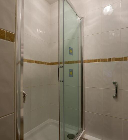 בית מלון כפרי The Rosscourt Adults Only