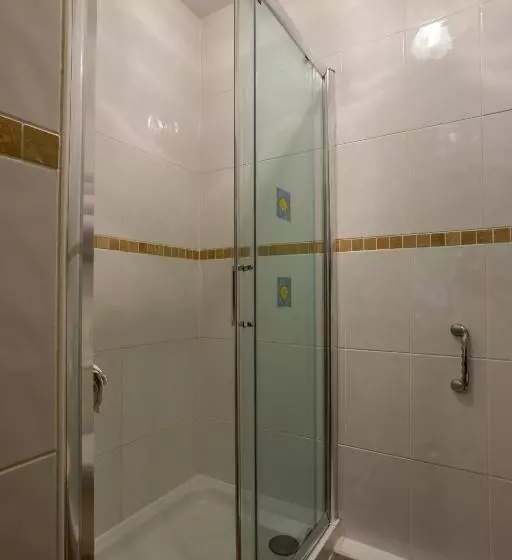 هتل The Rosscourt Adults Only