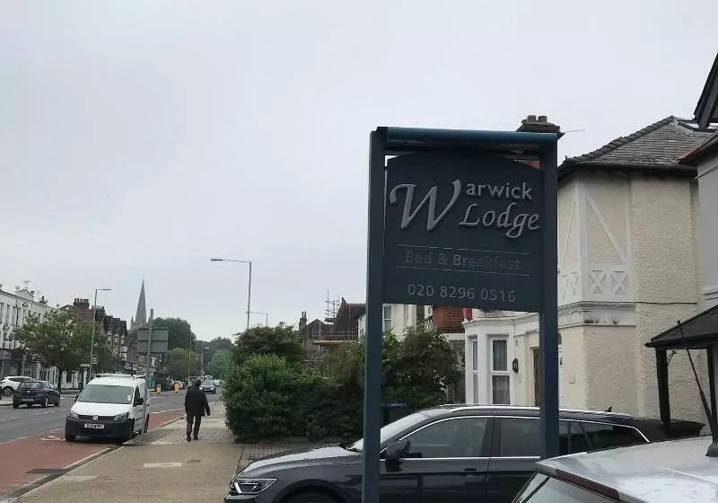 Отель Warwick Lodge