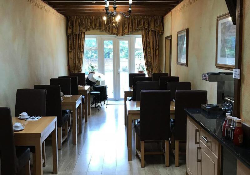 فندق Warwick Lodge