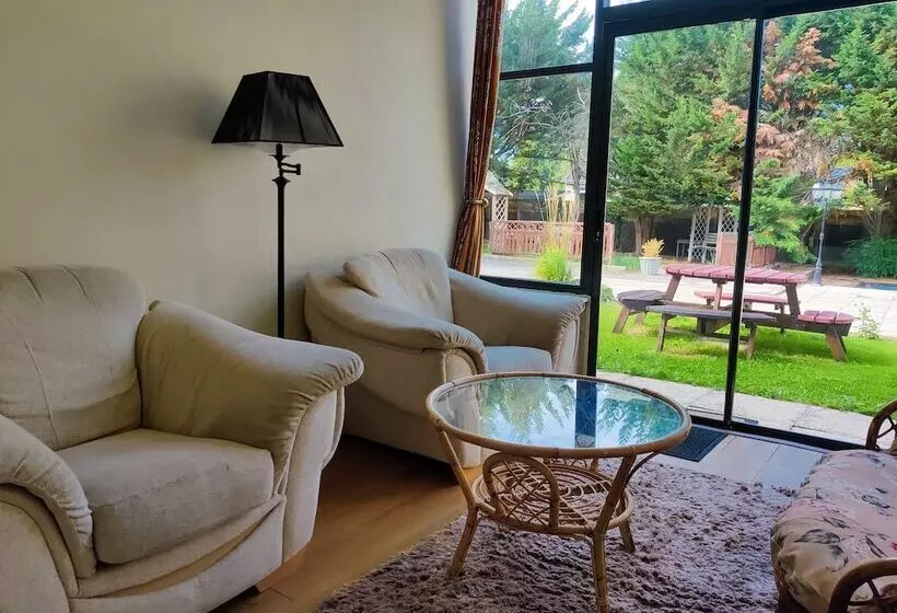 Отель Wentworth House   Free Parking