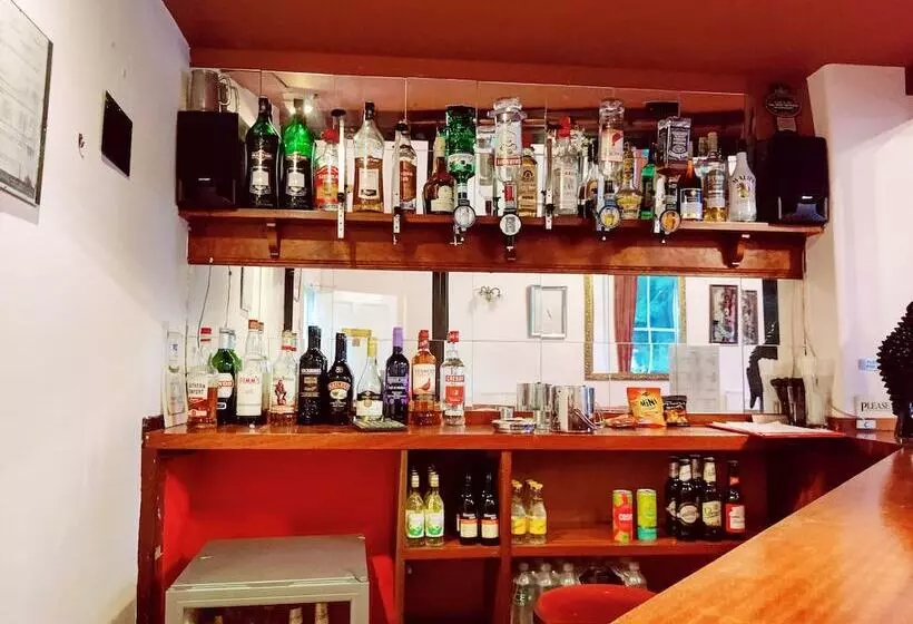 Отель Wentworth House   Free Parking