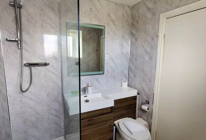 Отель Wentworth House   Free Parking