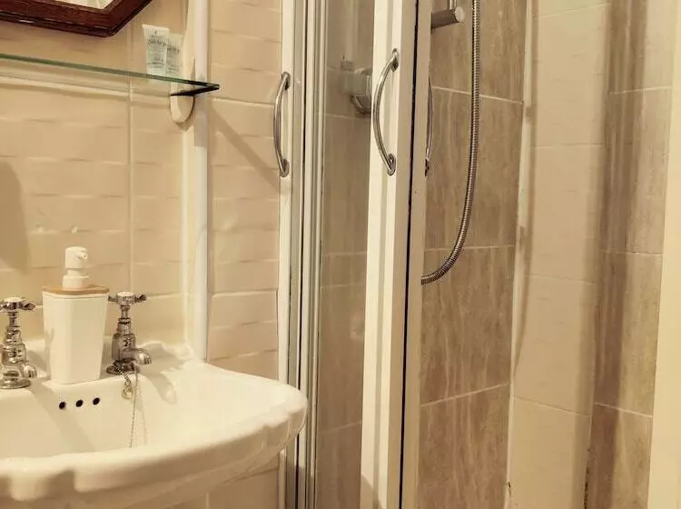 Отель Wentworth House   Free Parking