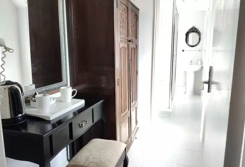 Отель Wentworth House   Free Parking