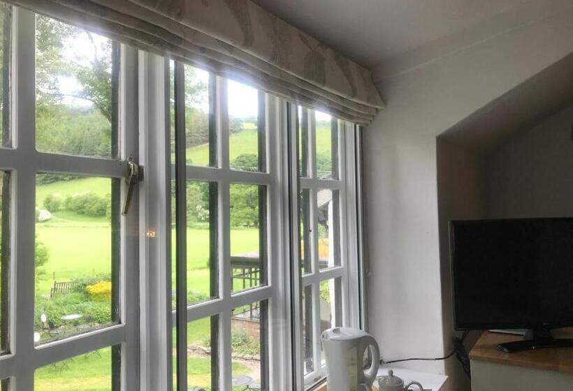 Hotelli The West Arms