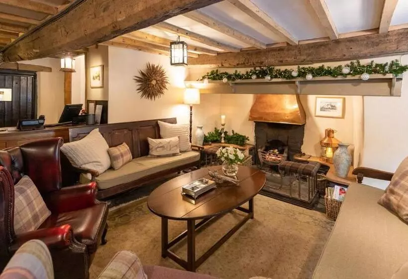 בית מלון כפרי The West Arms