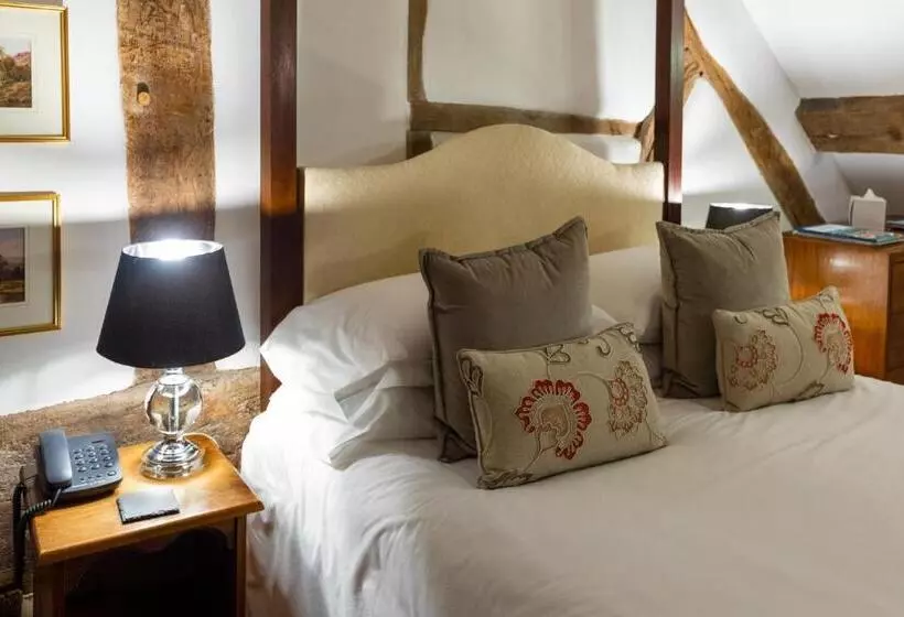 בית מלון כפרי The West Arms