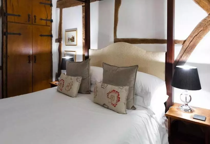 בית מלון כפרי The West Arms