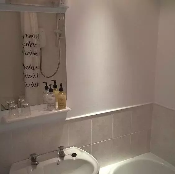 Hotel Wringford Cottages