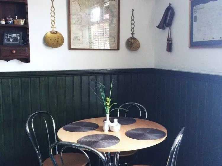 Мотель Atz&h Inn