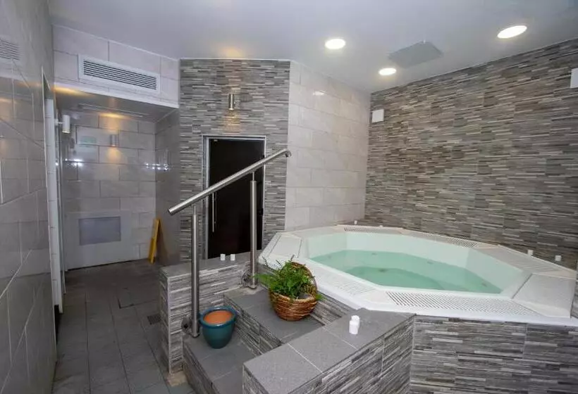 The Shurland Hotel Gym Spa