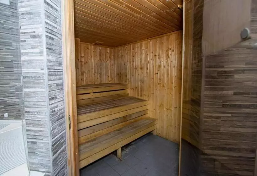 The Shurland Hotel Gym Spa