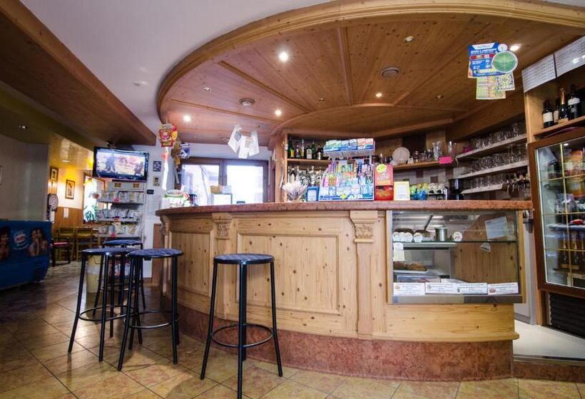 בית מלון כפרי Ristorante Centrale