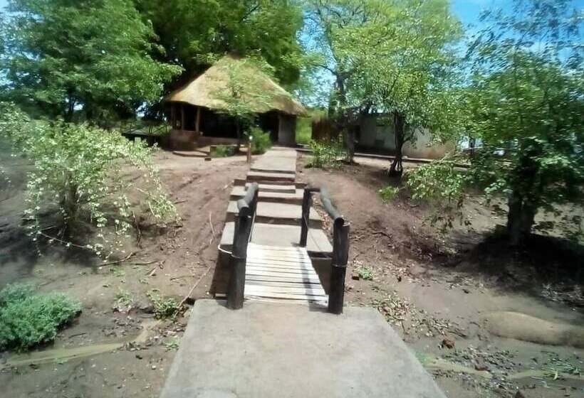 Отель Mophy  Budget  Safari  Lagoon  Camp