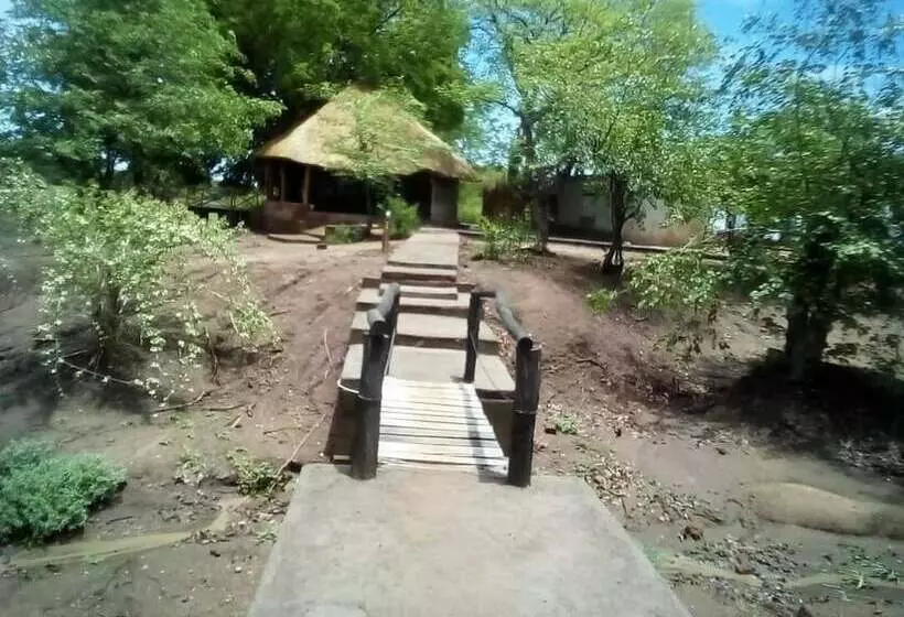 هتل Mophy  Budget  Safari  Lagoon  Camp