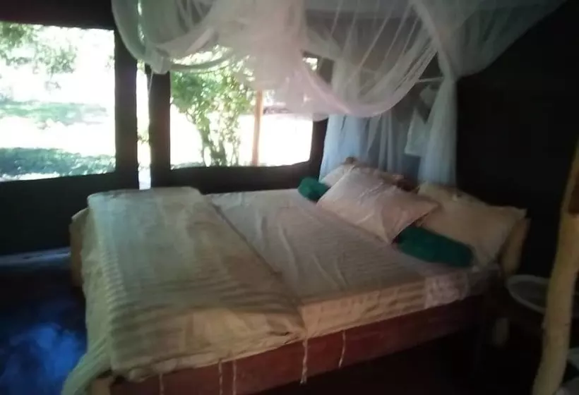 هتل Mophy  Budget  Safari  Lagoon  Camp