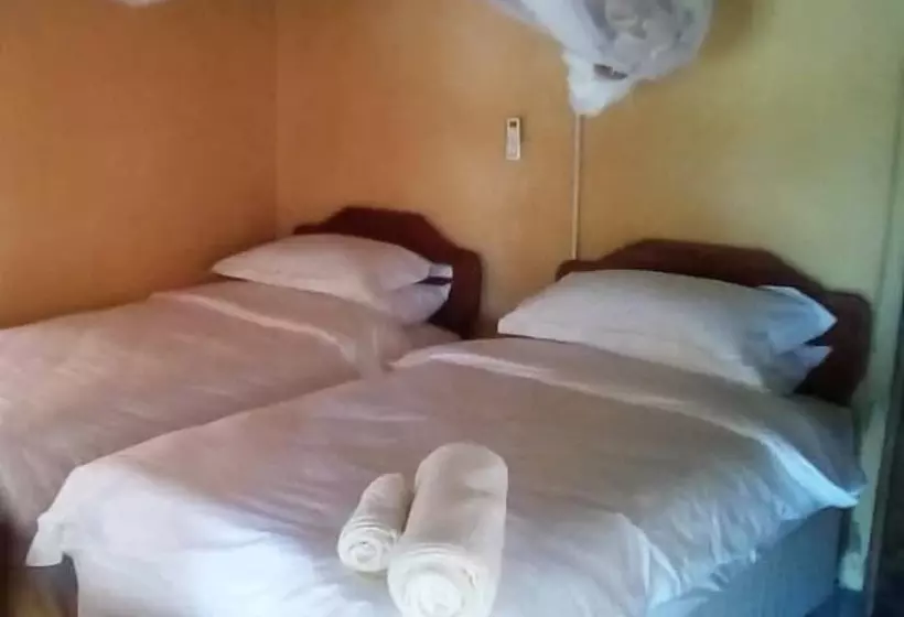 هتل Mophy  Budget  Safari  Lagoon  Camp