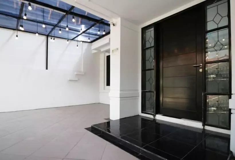 Retkeilymaja Kamar Keluarga Bandara Ii Syariah