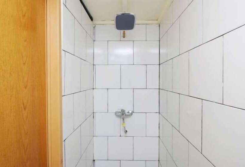 호스텔 Kamar Keluarga Bandara Ii Syariah