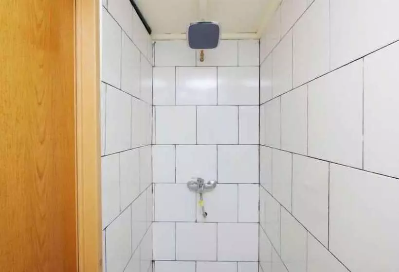 Retkeilymaja Kamar Keluarga Bandara Ii Syariah