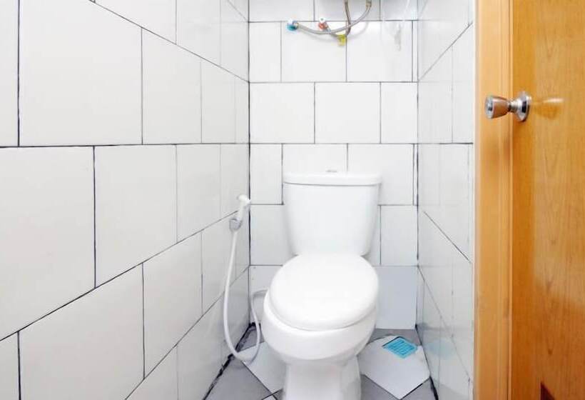 호스텔 Kamar Keluarga Bandara Ii Syariah