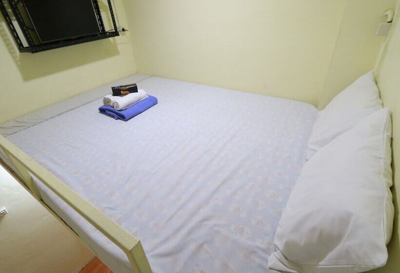 호스텔 Kamar Keluarga Bandara Ii Syariah