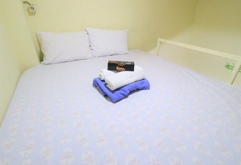 호스텔 Kamar Keluarga Bandara Ii Syariah