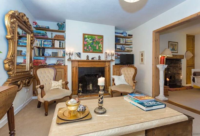 Braunton Magnolia Cottage 3 Bedrooms