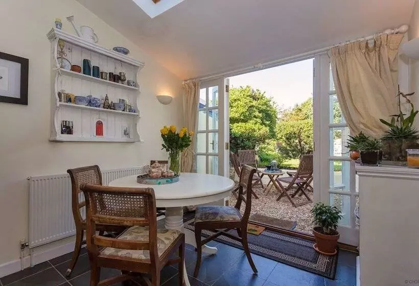 Braunton Magnolia Cottage 3 Bedrooms