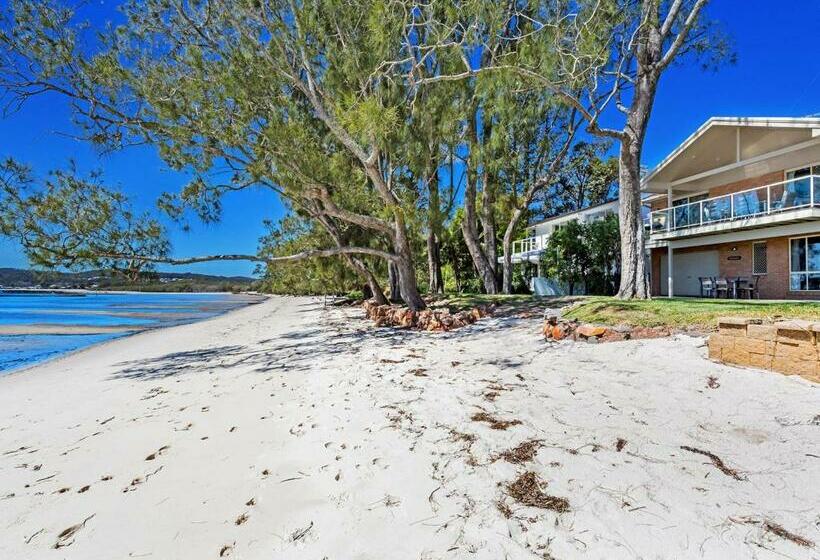 Sandranch 123 Foreshore Drive