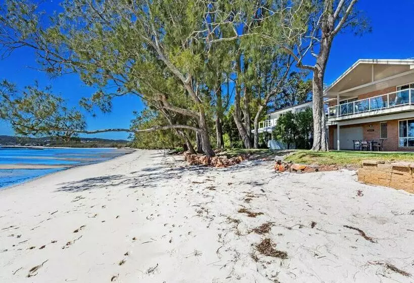 Sandranch 123 Foreshore Drive