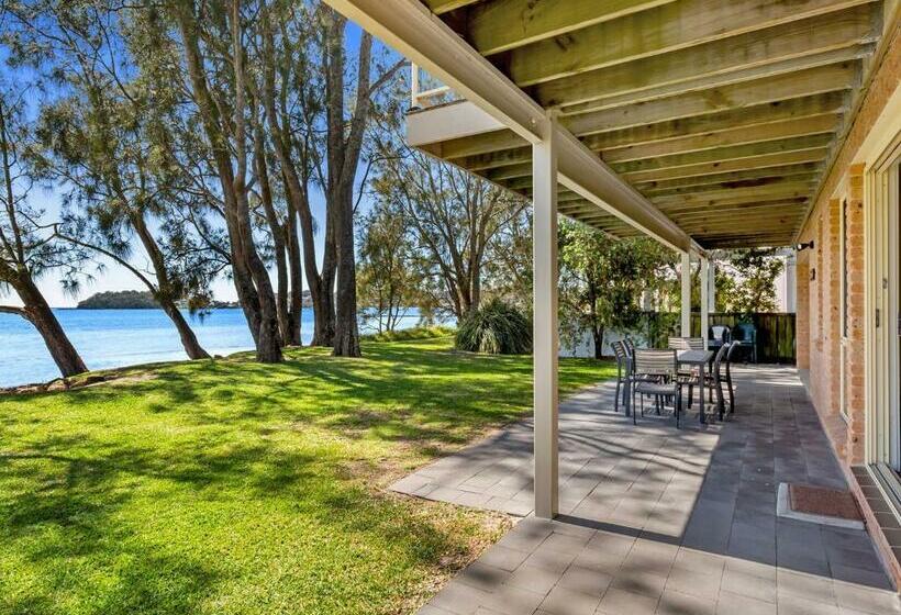 Sandranch 123 Foreshore Drive