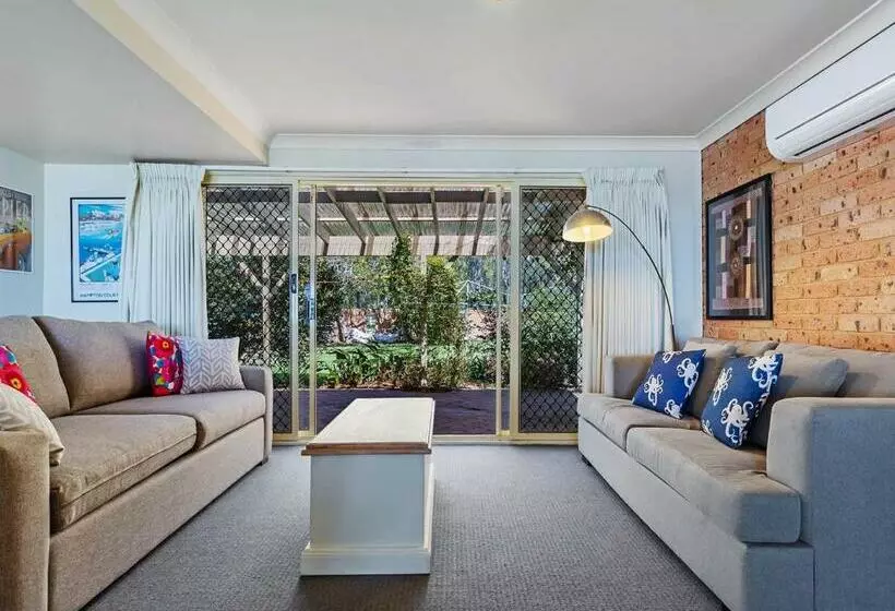 Sandranch 123 Foreshore Drive