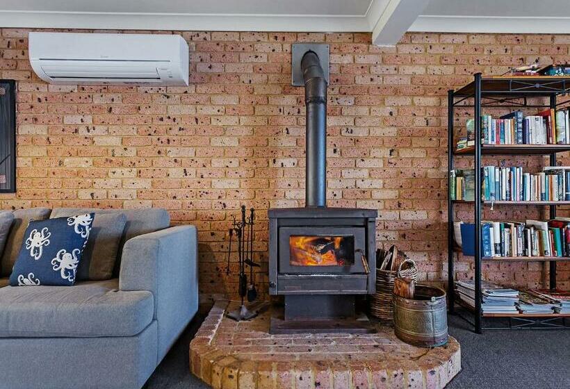 Sandranch 123 Foreshore Drive