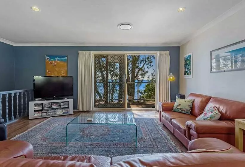 Sandranch 123 Foreshore Drive