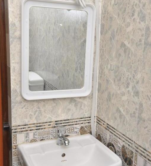 فندق Addhuri Comforts