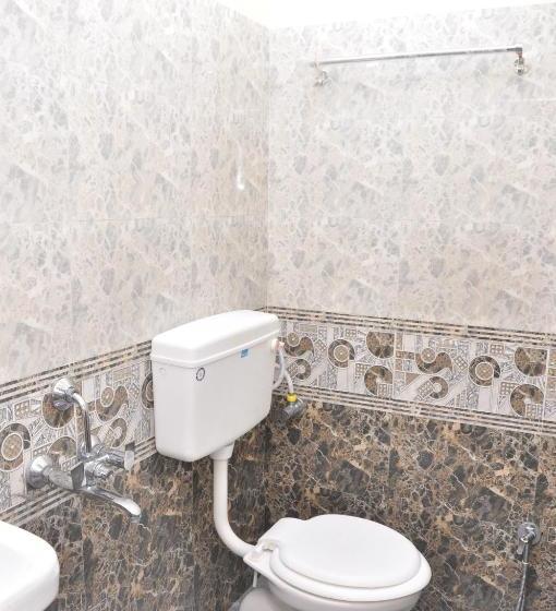 فندق Addhuri Comforts