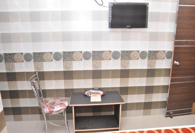 فندق Addhuri Comforts