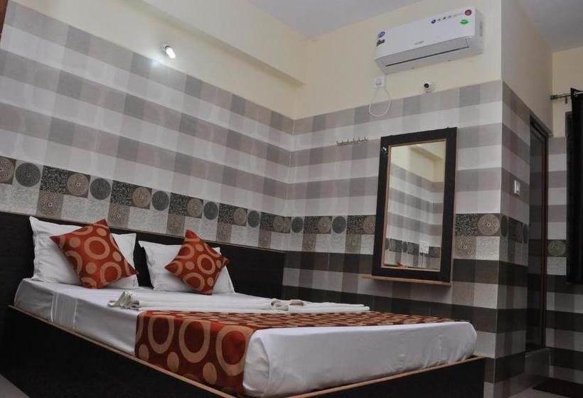 فندق Addhuri Comforts