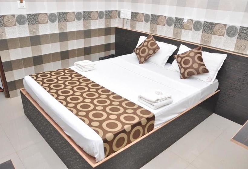 فندق Addhuri Comforts