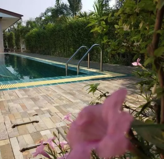 Hotelli Nangrong Garden Home