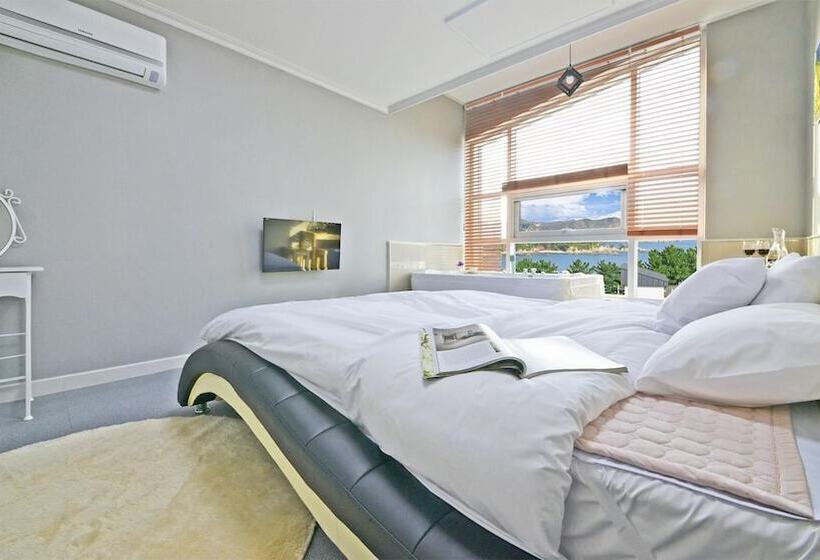 Janghohang J Story Spa Pension