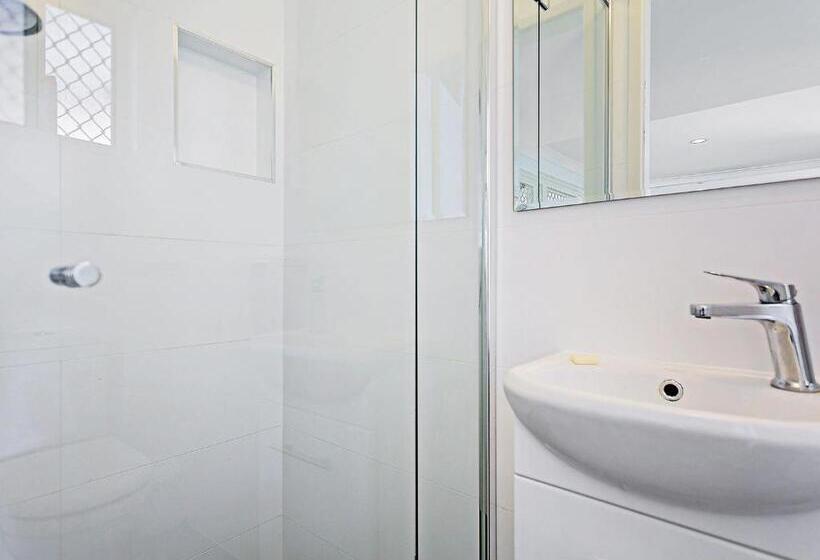 Sandranch 123 Foreshore Drive