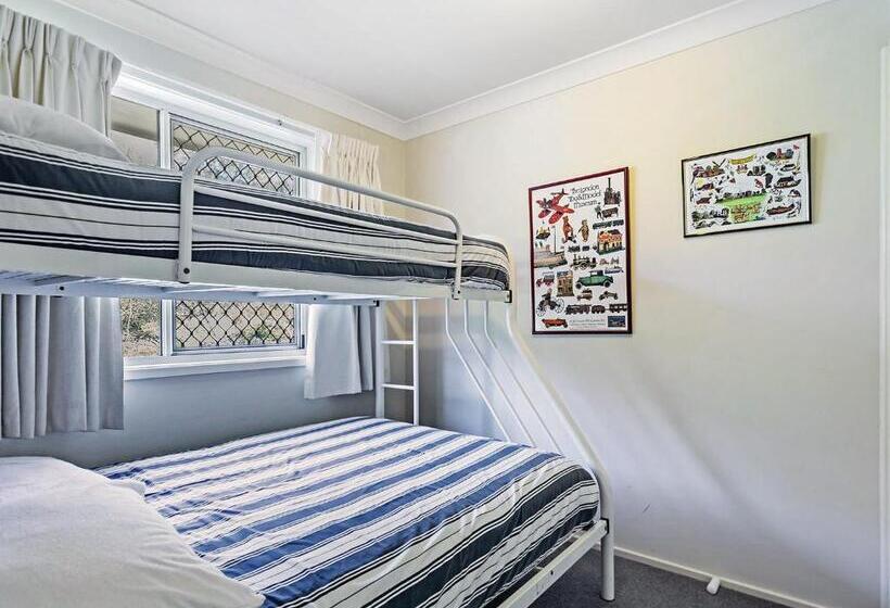 Sandranch 123 Foreshore Drive