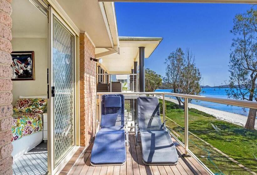 Sandranch 123 Foreshore Drive