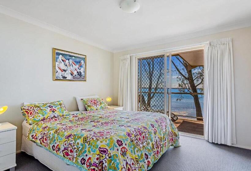 Sandranch 123 Foreshore Drive