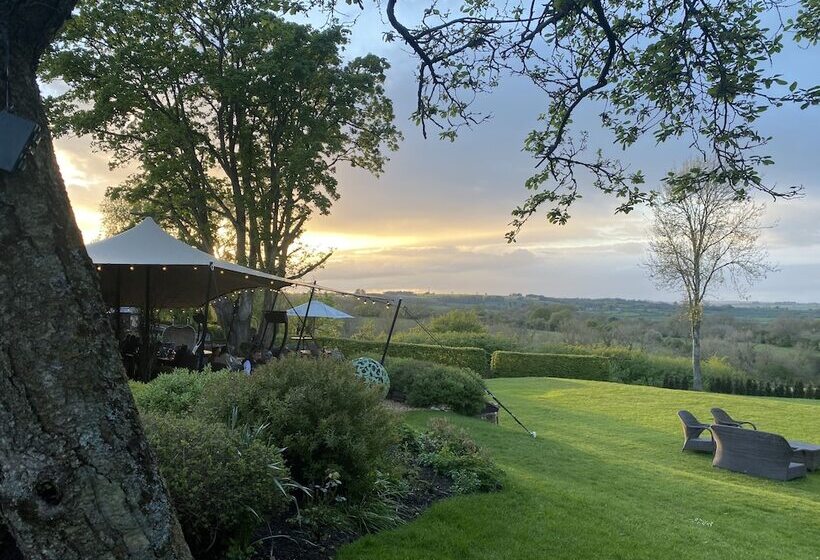 The Feathered Nest Country Inn