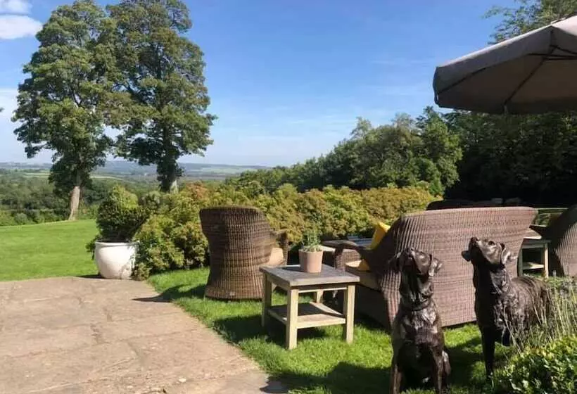 The Feathered Nest Country Inn