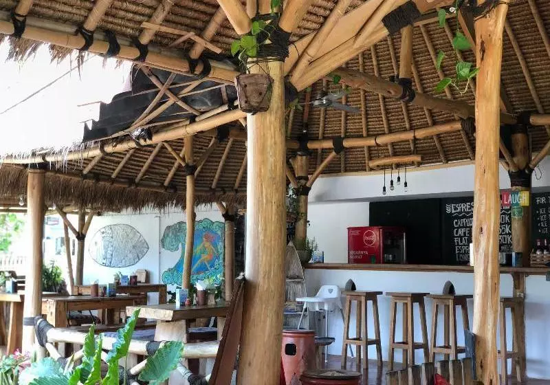 هتل Bombora Bungalows